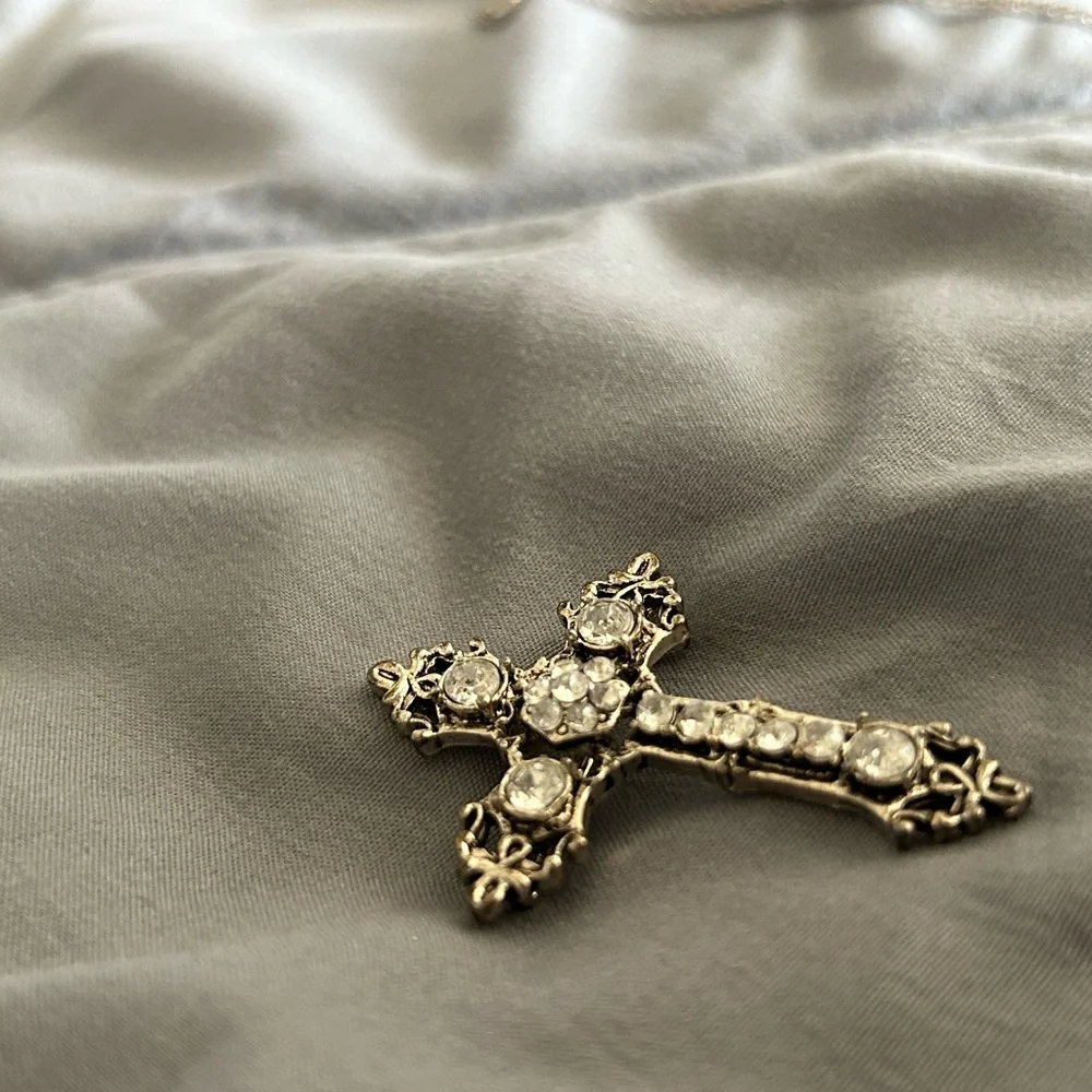 SOLD. Silver Cross CZ Pin Brooch - Picture 7 of 9